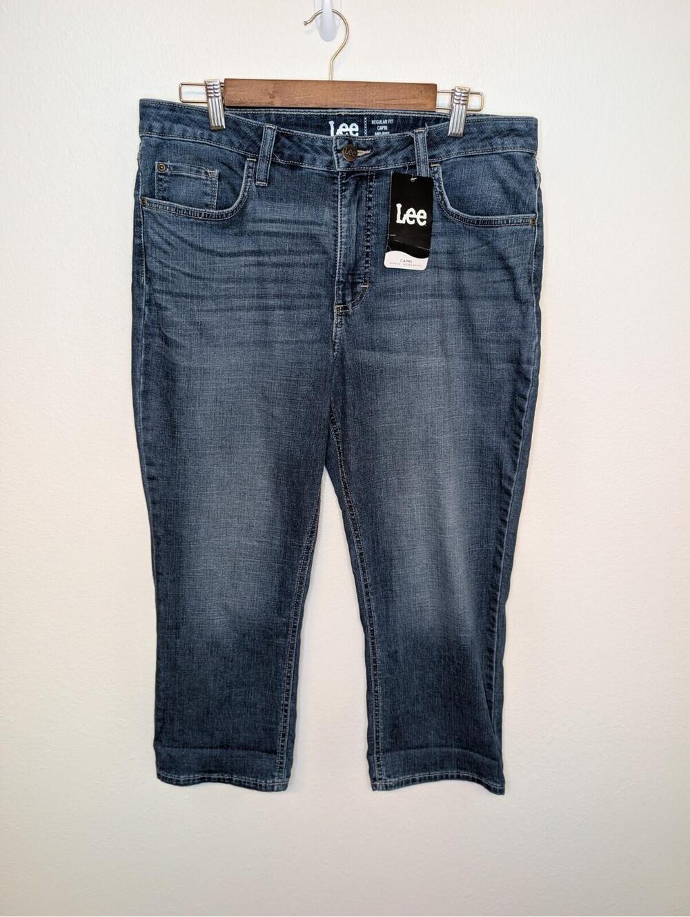 Lee Mid Rise Capri Women's size 14 M Blue Denim Jeans Regular Fit NWT - Picture 1 of 9